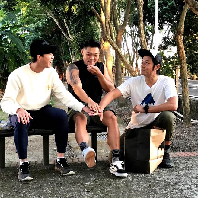 李玖哲归队，代班的江宏杰结束与姚元浩一起出外景的日子。（三立提供）