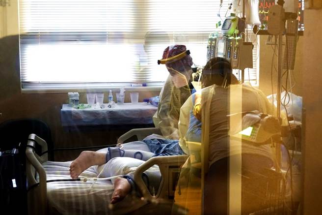 美国最新研究发现，新冠病毒会在几天内就从患者的呼吸道蔓延至心臟、大脑、甚至几乎全身的每一个器官系统，并且存在长达数月。（资料照／美联社）