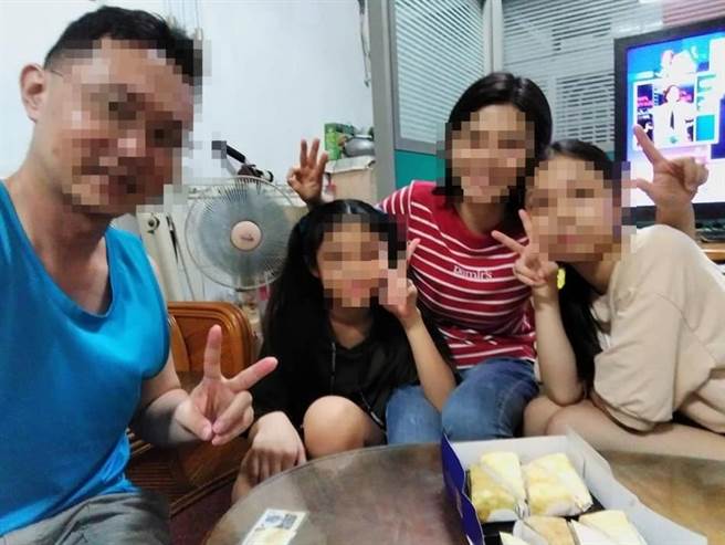 林男一家四口不幸被酒驾的黄姓男子衝撞，导致范姓妻子伤重不治，一家人瞬间天人永隔；图为范妻脸书曾贴出一家幸福的生活照，令亲友看了悲从中来。（翻摄自范女脸书／石秀华高雄传真）