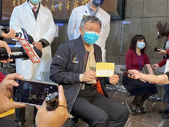 陳建仁是否會吸中間選票？柯說，「30秒前問我30秒後的問題怎麼回應？我要想一下」。（游念育攝）