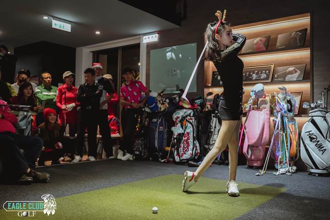 各隊女將上陣時在網路直播吸引更多觀眾觀看。（EagleClub_GOLF提供）