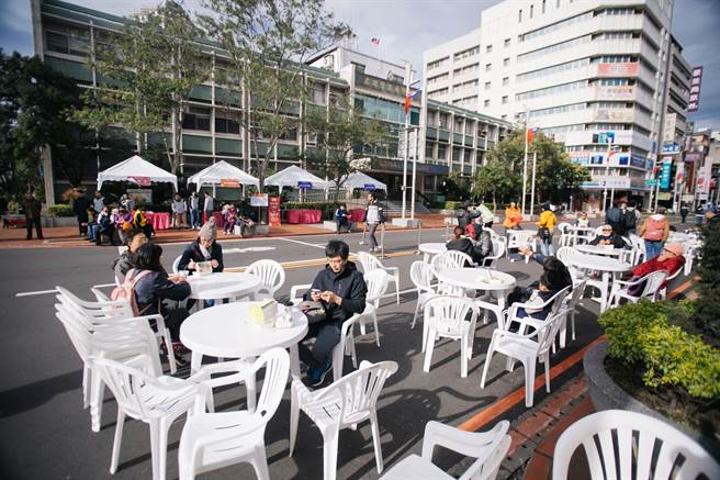 新竹市政府元旦升旗典礼将于2022年1月1日上午7时30分在市府前广场登场，市府邀请民眾起个大早，共同迎接2022年，一起吃2022美味第1餐。（新竹市政府提供／陈育贤新竹传真）