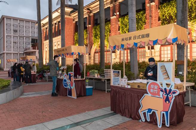 新竹市政府元旦升旗典礼将于2022年1月1日上午7时30分在市府前广场登场，市府邀请民眾起个大早，共同迎接2022年，一起吃2022美味第1餐。（新竹市政府提供／陈育贤新竹传真）