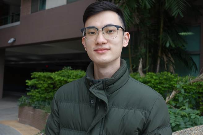 树德科大行销管理系四年级学生陈耀宇不仅玩跑跑卡丁车游戏一流，他还是位韩文翻译。（林瑞益摄）