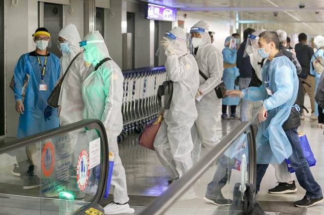 空手道代表团染疫，同班机25名乘客都改为居家隔离，其中有1名同班机旅客被验为阳性。图为民眾入境照。（图／示意图，记者陈麒全摄影）
