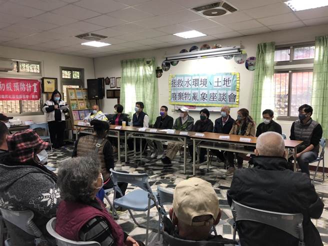 反坤輿自救會27日舉行座談，針對掩埋場恢復試運轉提出抗議。（反坤輿自救會提供／李京昇苗栗傳真）