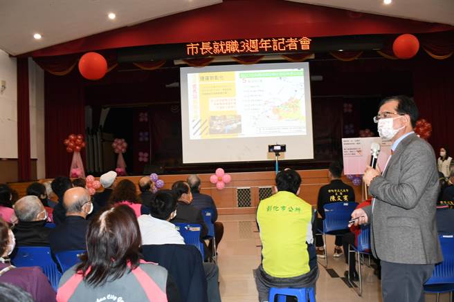 彰化市长林世贤(右)27日举办就职满三周年施政成果发表会，对于3年施政成果如数家珍、侃侃而谈。（谢琼云摄）