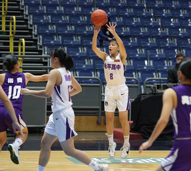 永平高中張懷如（8號）繳出佳作。（高中體總提供）