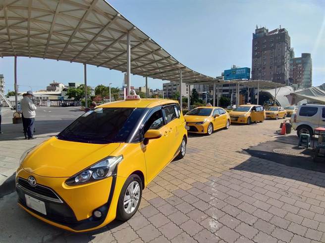 高市计程车费率14年未调整，明年春节农历年前、1月27日确定调涨。（高市交通局提供／石秀华高雄传真）