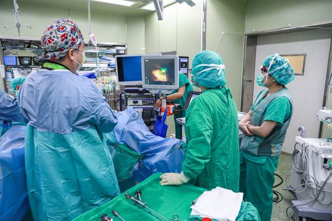 屏东基督教医院引进软式输尿管镜碎石手术，除降低感染风险也减少肾臟损伤。（屏基提供／谢佳潾屏东传真）