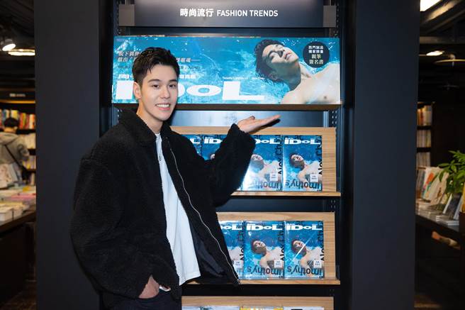 周予天日前出席快闪签书会。（星空飞腾提供）