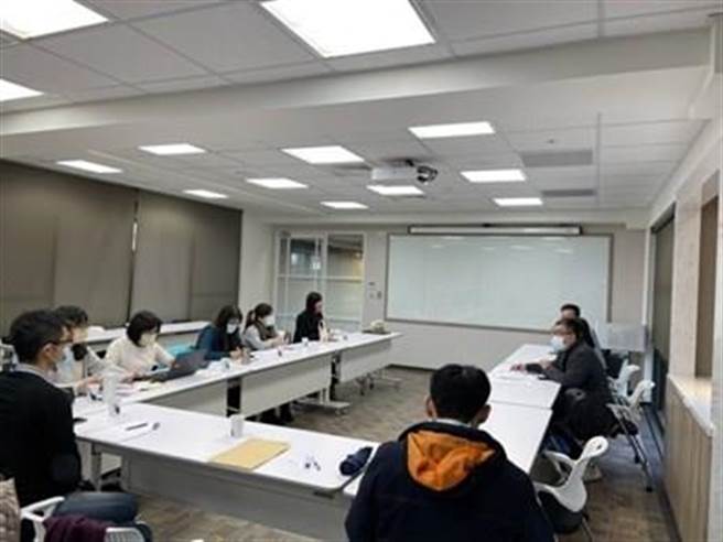 跨部会「物价联合稽查小组」27日稽查9家业者总公司，法务部表示，9家业者皆能配合现场稽查及提供相关佐证资料，后续稽查小组将深入研析业者涨价合理性，并向上溯源查明中、上游供应商有无恣意哄抬价格、囤积不应市销售等情事，依法严处，以遏止不法。法务部提供