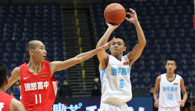 治平高中戴翊单节5记三分球表现受到肯定。（高中体总提供）