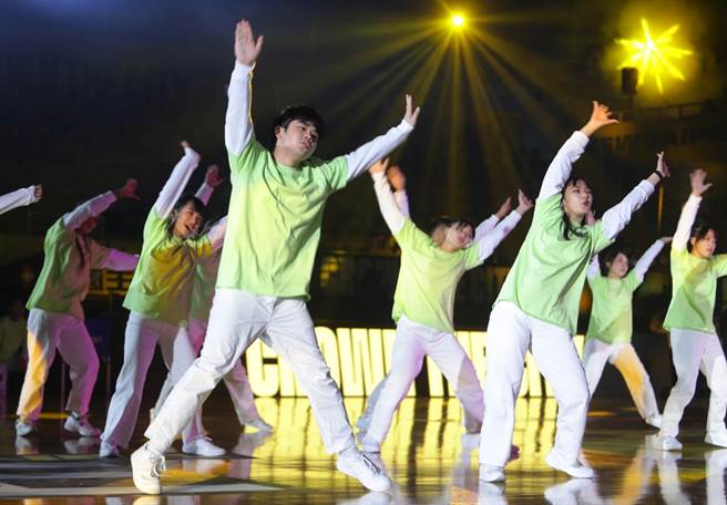 圖為LEAGUE+新北國王「愛無限」公益活動表演。（報系資料照／季志翔攝）