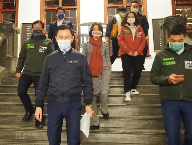 新竹市長林智堅發表聲明「不選大新竹市長」，草率為之、未能知所進退，造成民進黨萬分尷尬，但更好的做法是立法院撤案。（陳育賢攝）