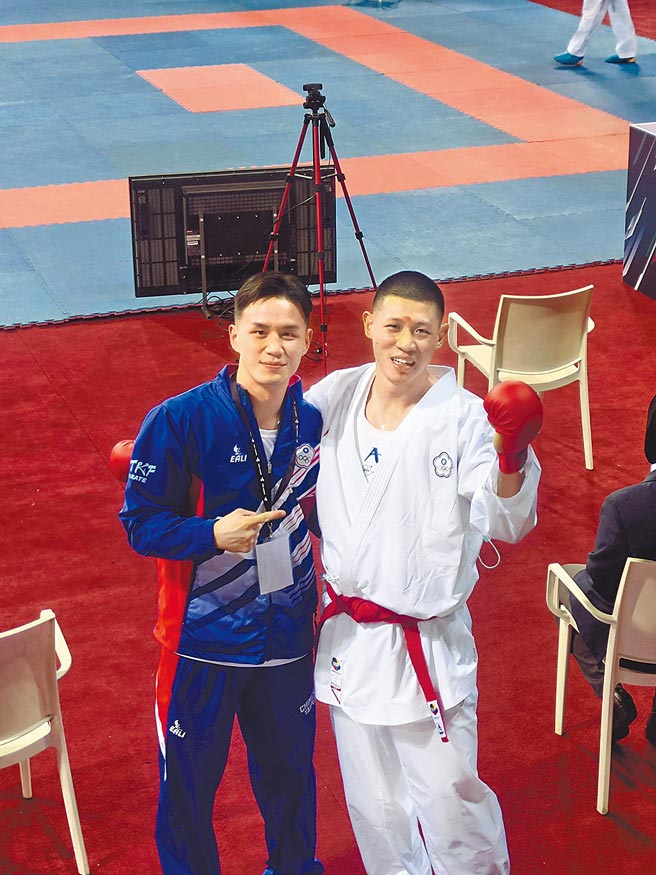 中华队这次在空手道亚锦赛勇夺1银3铜的好成绩，代表团原本应是欢喜返国，没想到却因多达11人确诊而让喜事变调。图为吴峻维勇夺2021年亚锦赛男子84公斤级铜牌。（取自中华民国空手道协会粉专）