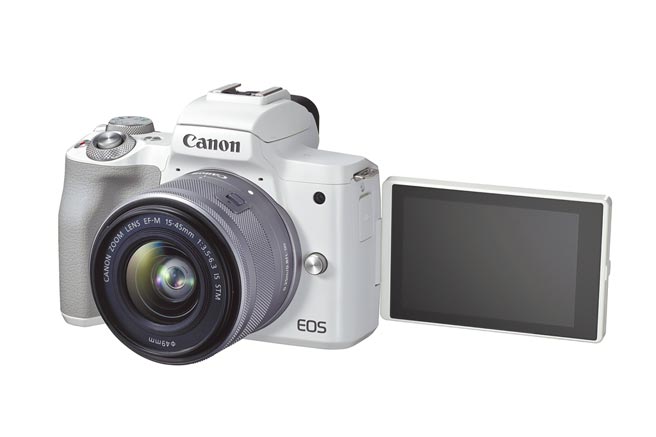 Canon EOS M50 Mark II，单机身定价1万7900元；31日前买单机身／镜组，送HG-100TBR原厂小脚架、LP-E12原厂电池。（Canon提供）