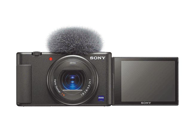 Sony ZV-1共有黑、白两色，单机身1万9980元，搭配蓝牙拍摄手把组合定价2万3980元；1月2日前买就送NP-BX1电池。（Sony提供）