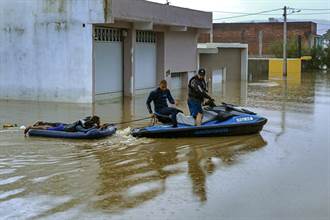 巴西巴伊亞南部暴雨釀洪患 數萬人受災