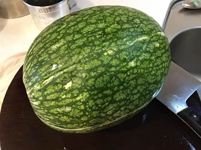 一名网友逛市场买到稀有蔬果「北瓜」，吃起来口感像鱼翅，又称鱼翅瓜。(翻摄自 家常菜FB)
