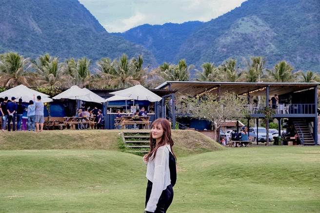 有着一双浓眉大眼的亮眼外貌的正妹女警潘莳恩，连学长都惊讶问「她是学妹？」。（高雄市少年队提供／石秀华高雄传真）