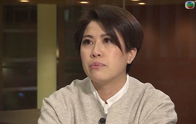 女星陈彦行泪诉妈妈被银行主管骗签保险，1亿元存款不翼而飞。（图／节目《东张西望》截图）