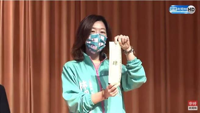 台中第二选区立委补选，林静仪抽中4号。（图／翻摄自中时新闻网直播）
