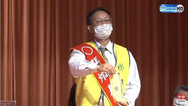 台中第二选区立委补选，张烱春抽中1号。（图／翻摄自中时新闻网直播）