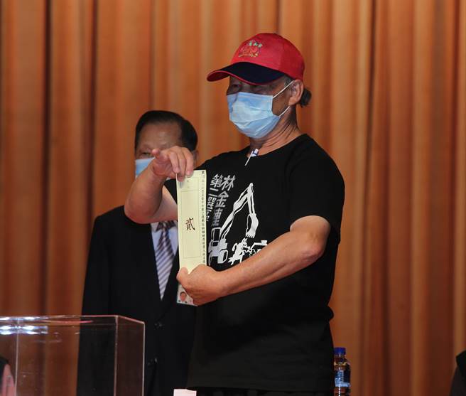 台中第二选区立委补选，林金连抽中2号。（黄国峰摄）