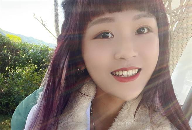 丢丢妹有直播天后的封号。(图/翻摄自丢丢妹脸书)