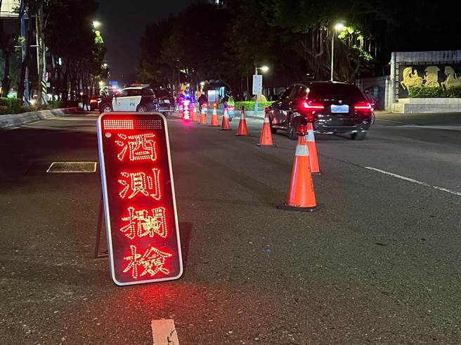 新北市警局今晚開始執行酒駕取締專案。（新北市警局提供）