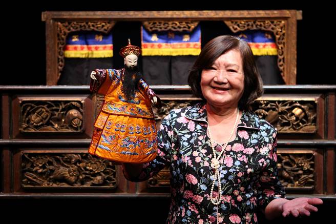 全台布袋戏第一代女头手江赐美近期荣获文化部重要传统表演艺术「人间国宝」殊荣。（新北市文化局提供）