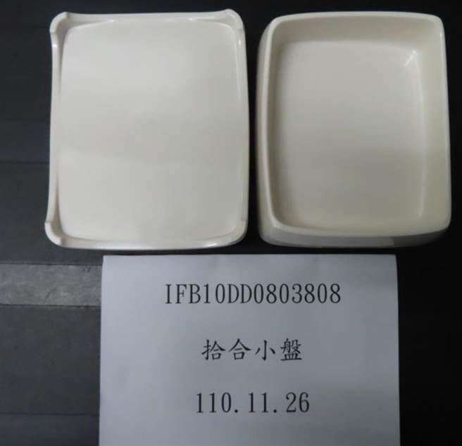 海底捞引进的拾合小盘，被发现蒸发残渣超标。（食药署提供）