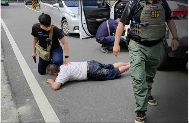 警方偵破製造二級毒品甲基卡西酮工廠案，警詢後將張嫌等3人，以違反毒品危害防制條例移送彰化地檢署偵辦。（民眾提供／盧金足台中傳真）