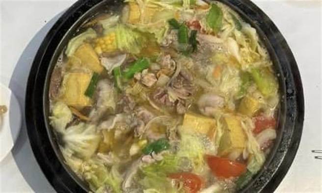 樊祥麟》天冷吃锅 石头火锅大过瘾！（照片来源：作者提供）