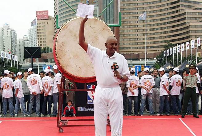 葛文在2007年到上海宣传NBA。（美联社资料照）