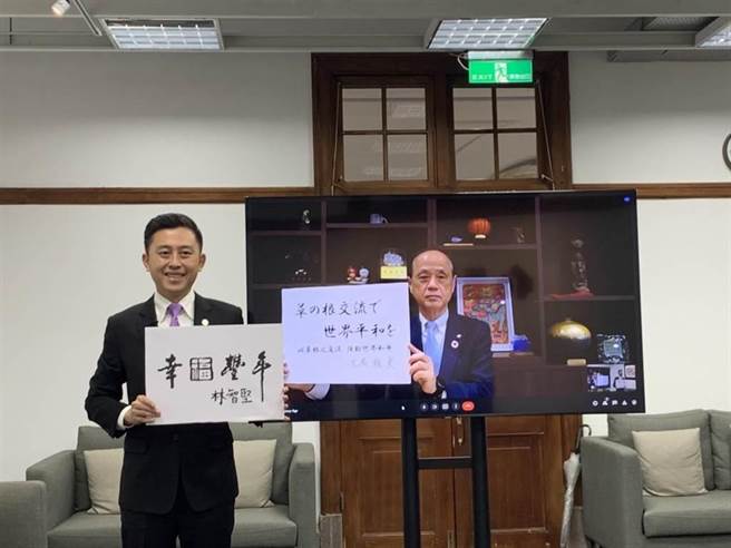 新竹市長林智堅23日上午與日本姊妹市岡山市長大森雅夫視訊會談，雙方就防疫政策及大新竹合併升格等議題交流。（陳育賢攝）