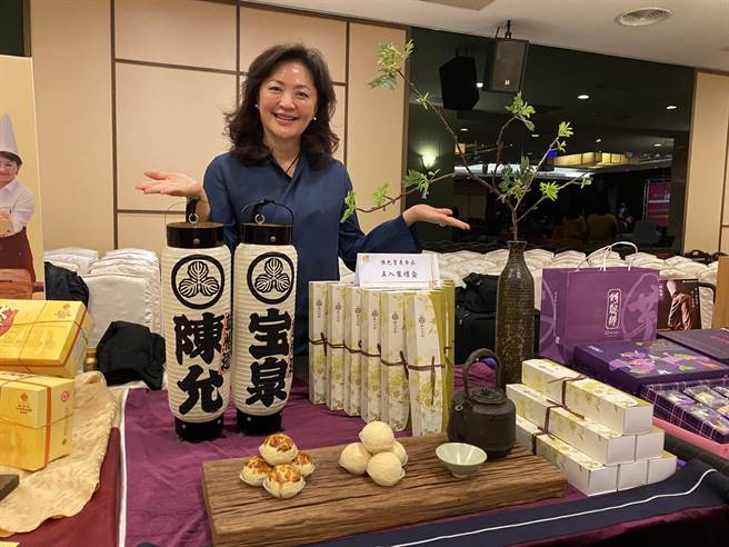 「宝岛伴手礼旗舰店」28日成立，台中市百年糕饼店陈允宝泉也参与其中，希望能一起将台糕饼带上世界舞台。（冯惠宜摄）