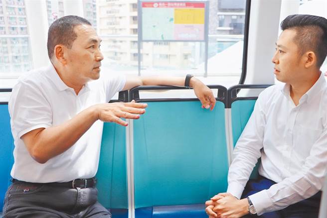 新北市市長侯友宜（左）、新竹市市長林智堅（右）。（吳亮賢攝）