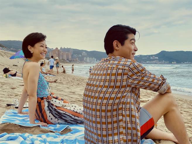 《华灯初上》「亨利」王柏杰（右）称讚「百合」谢欣颖对戏气场强大。（Netflix、百聿数码提供）