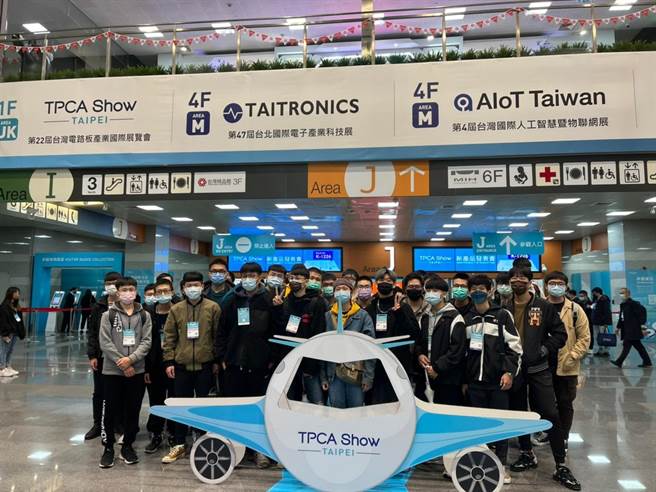 TPCA台灣電路板產業國際展，龍華科大展現優異產學成果。(校方提供／蔡依珍桃園傳真)