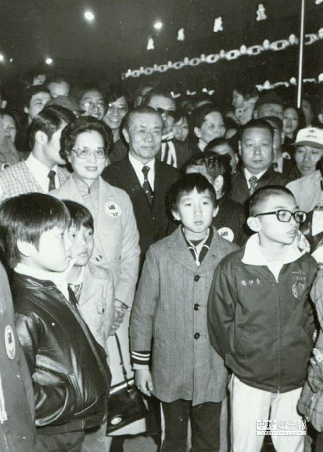 1981年01月01日孙运璇夫妇参加元旦升旗典礼（中央社摄）