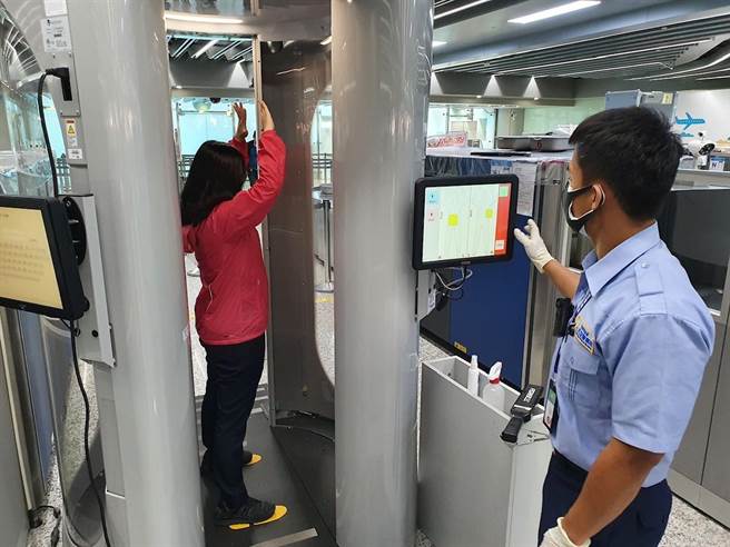 桃园机场导入人体扫描仪等先进安检设施。（交通部提供／陈佑诚传真）