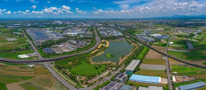 受半導體產業景氣暢旺驅動，南科管理局2021年區內廠商營收可望首度破兆元，創下歷史新高。圖／南科管理局提供
