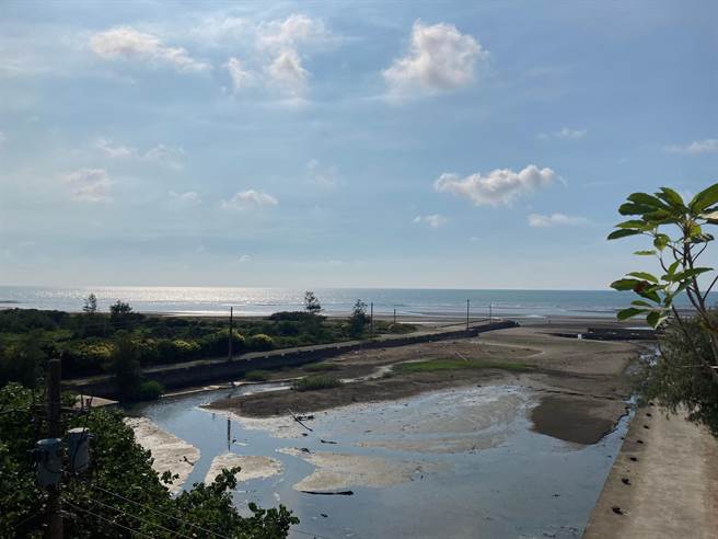 新竹縣鳳坑漁港近年因淤沙嚴重而閒置，未來將轉型成為環境教育、親水遊憩的觀光亮點。（縣府提供／莊旻靜新竹傳真）