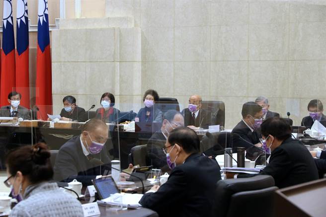 監察院院長陳菊今率全體監察委員巡察行政院。（監察院提供）