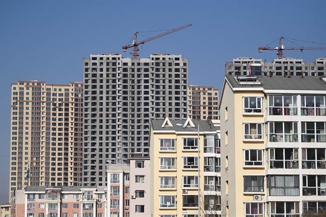 为达到中共中央经济工作会议上提出的「稳字当头、稳中求进」目标，大陆将出台包括放松房地产和加大基础设施建设在内的多项政策。（图／中新社）