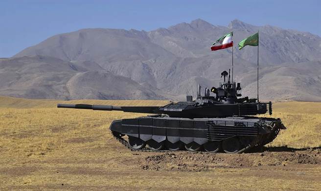 2017年伊朗发表的T-72M1外型。(图/AP)