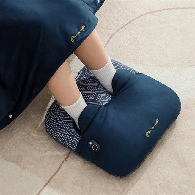 liberfeel电暖脚垫 ，原价925元起，特价787元起。（Pinkoi提供）