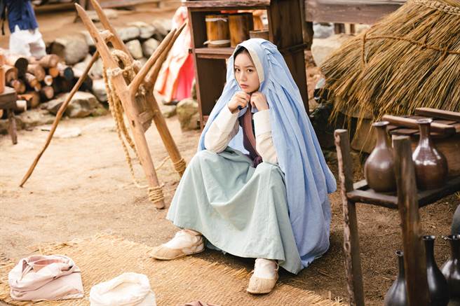 惠利饰演家道中落的贵族之女姜露曙。（myVideo提供）